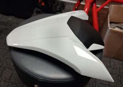 Kawasaki Z900 Hugger Hydro Dipped in Lined Carbon and Seat Cowl in Lest We Forget, before: seat cowl in white