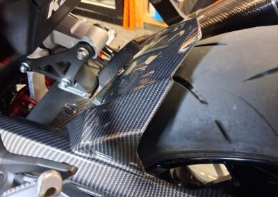 Kawasaki Z900 Hugger Hydro Dipped in Lined Carbon and Seat Cowl in Lest We Forget, carbon hugger close-up