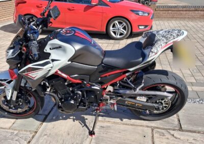 Kawasaki Z900 Hugger Hydro Dipped in Lined Carbon and Seat Cowl in Lest We Forget, side view on the driveway