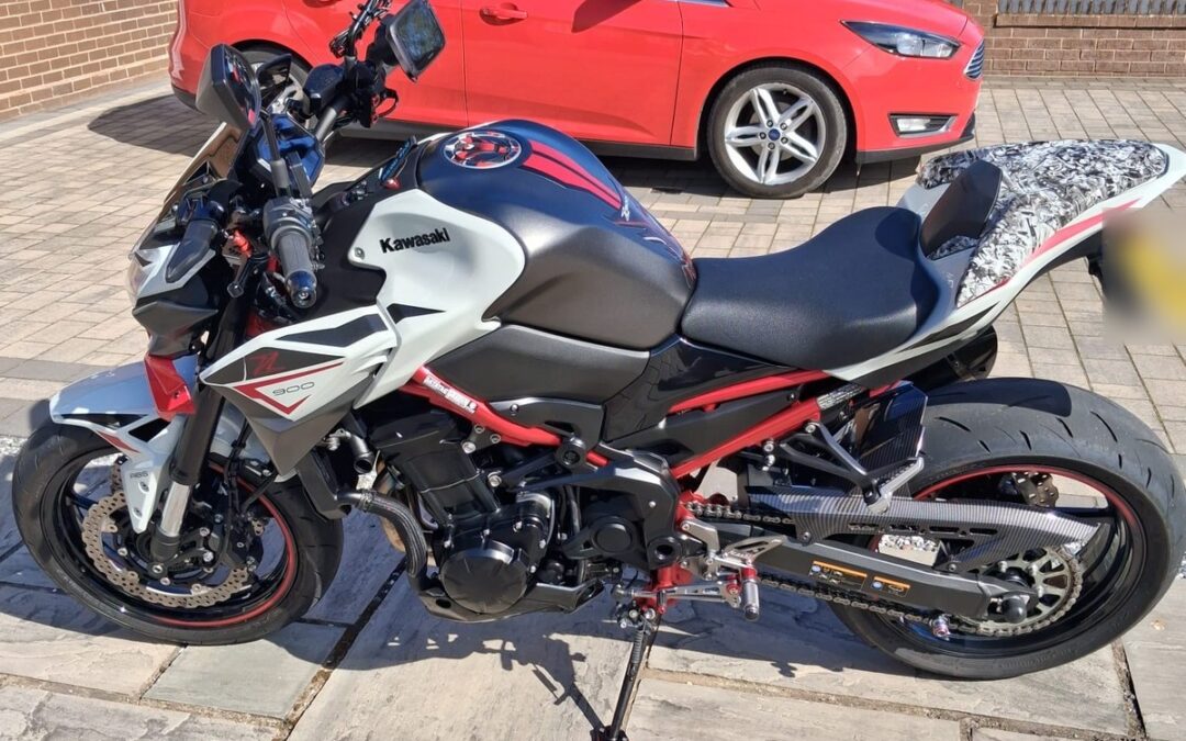 Kawasaki Z900 Hugger Hydro Dipped in Lined Carbon and Seat Cowl in Lest We Forget